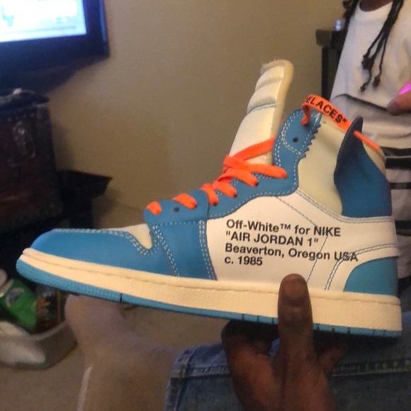 Off-white UNC Jordan 1 - Picture 1 of 2